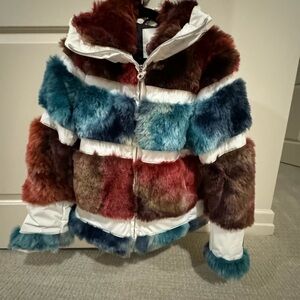 Faux fur JetSet Italian ski coat. This fabulous coat is like a US size 12.